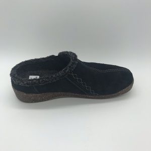 Earth Origins Aurora Johanna Slip On Fleece Lined Clogs Size 8